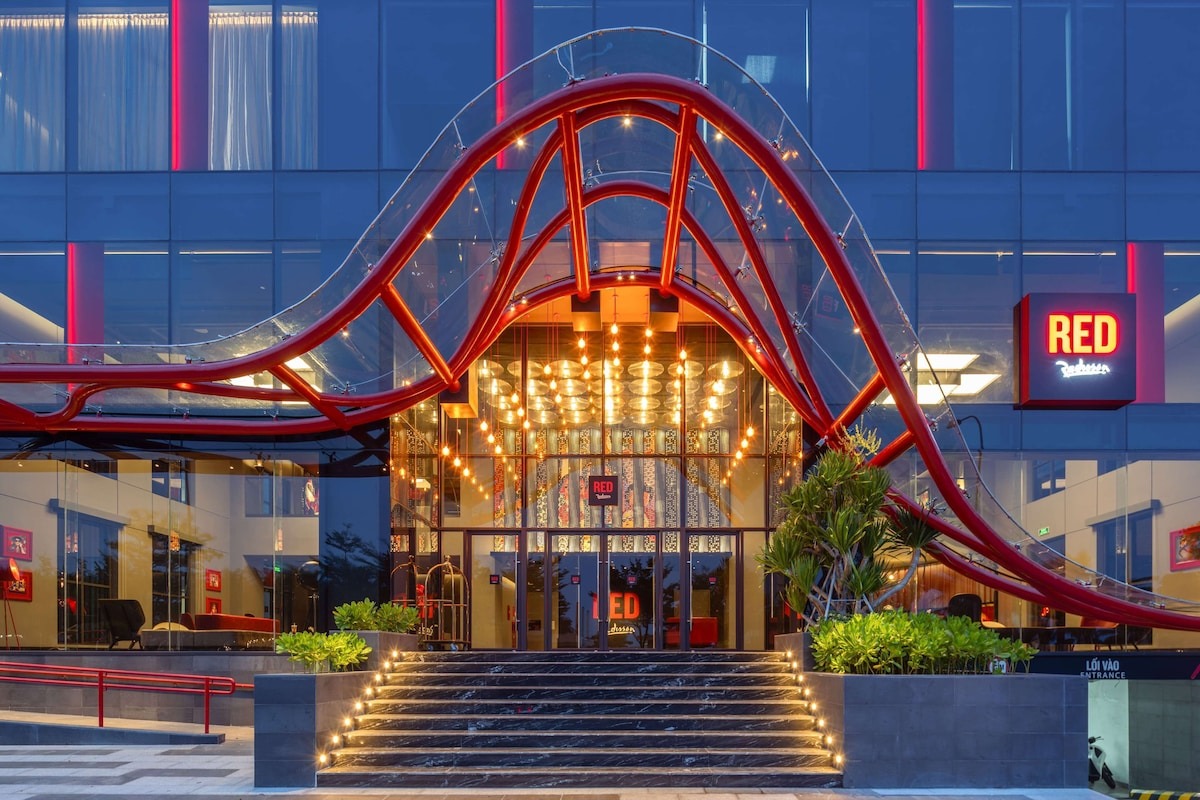 Radisson RED Đà Nẵng nổi bật với thiết kế nghệ thuật phá cách