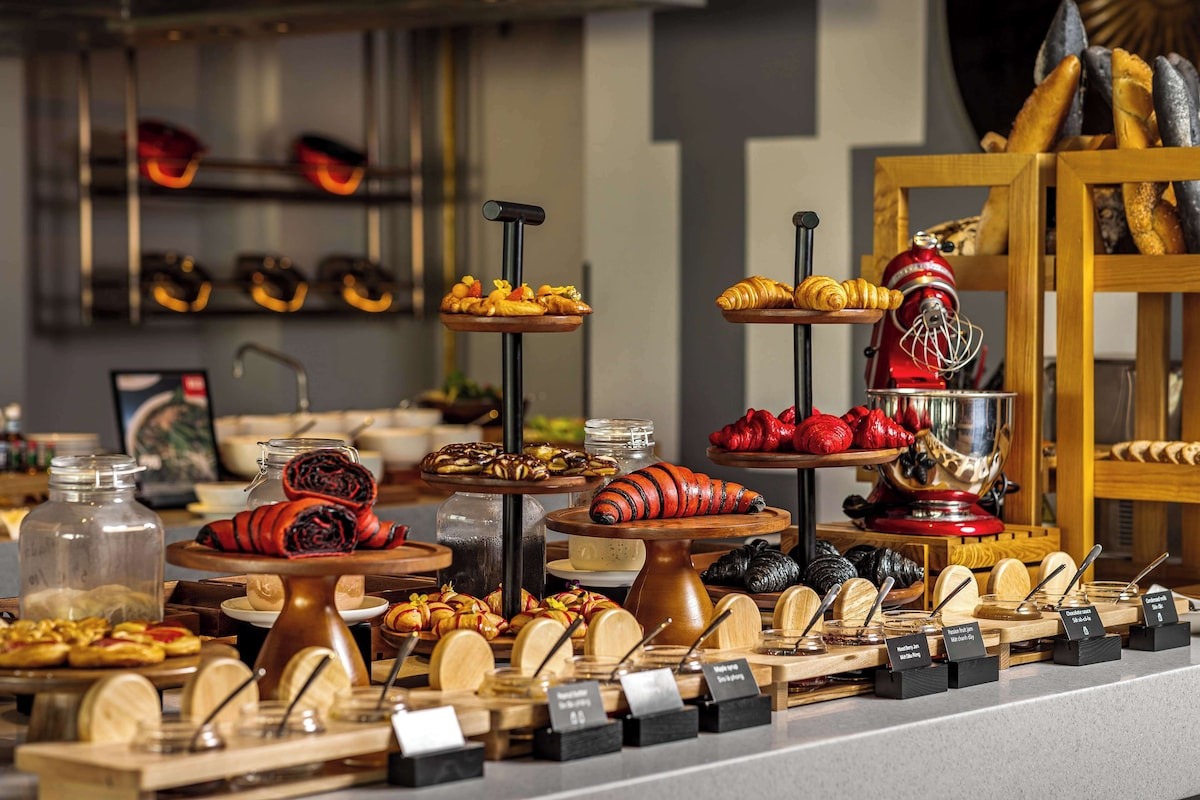 Ẩm thực đa dạng tại nhà hàng Radisson RED Đà Nẵng