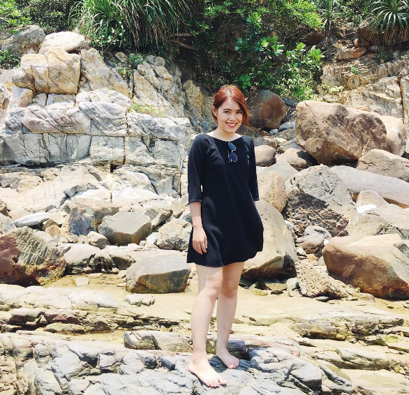 Du khách check-in rạn Nam Ô Đà Nẵng