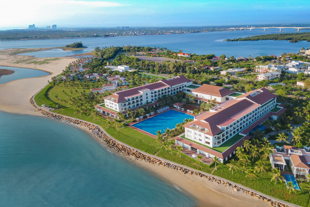 Renaissance-Hoi-An-Resort-Spa-ivivu-1