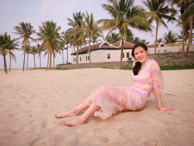 Son Ye Jin thư giãn tại bãi biển Hà My