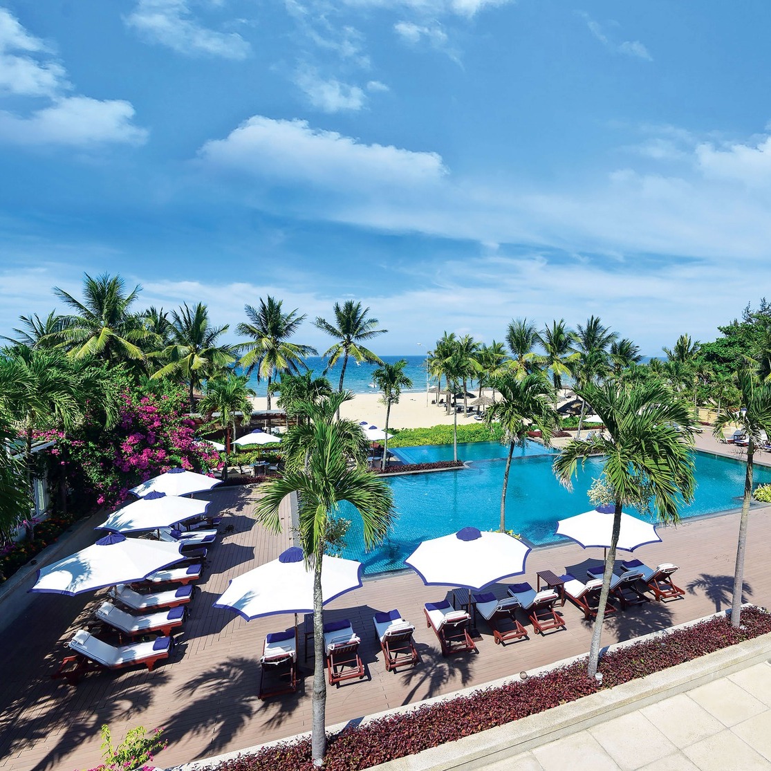 Không gian resort Đà Nẵng 5 sao Furama bên bãi biển