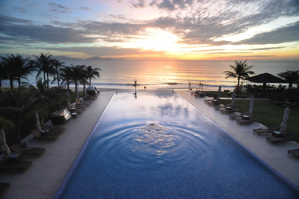 Điểm danh 8 resort Cam Ranh 5* ‘chất như nước cất’ cho mùa hè 2018