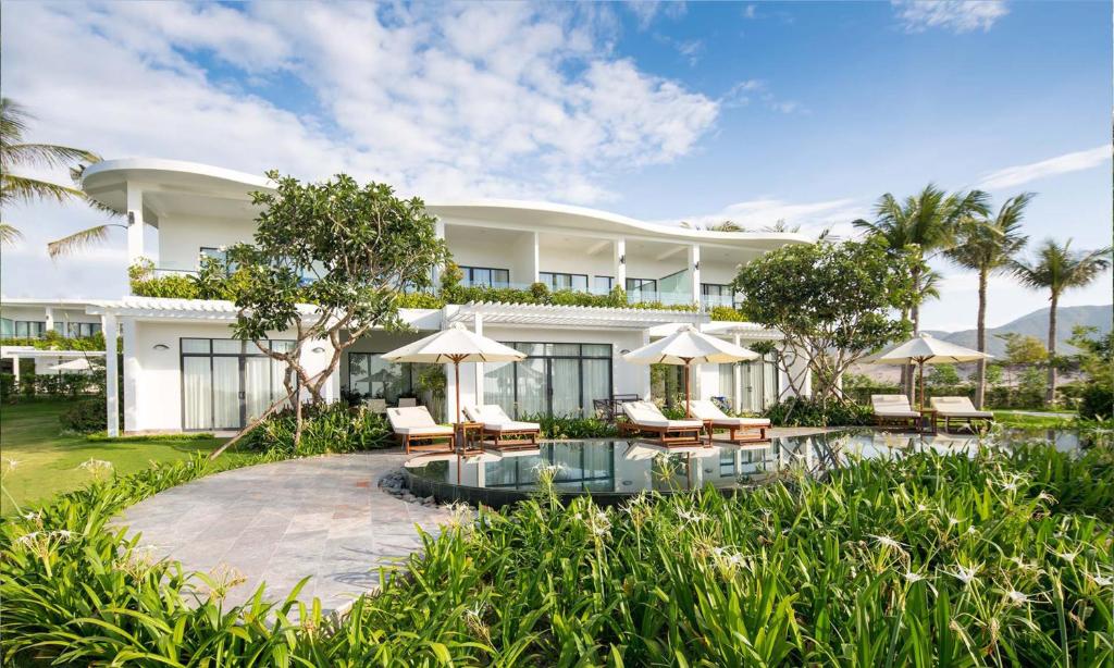 Biệt thự hồ bơi riêng tại Riviera Cam Ranh