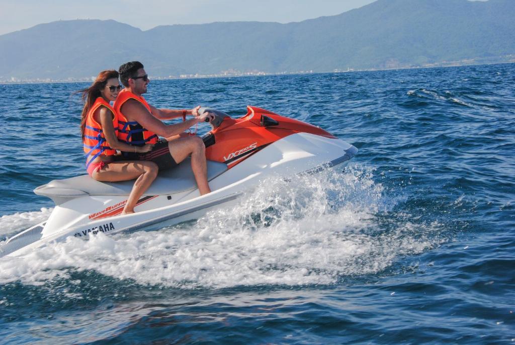 Hoạt động thể thao biển tại resort Đà Nẵng gần biển