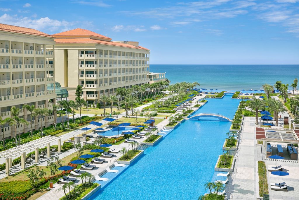 Khu nghỉ dưỡng Sheraton Grand Đà Nẵng gần biển