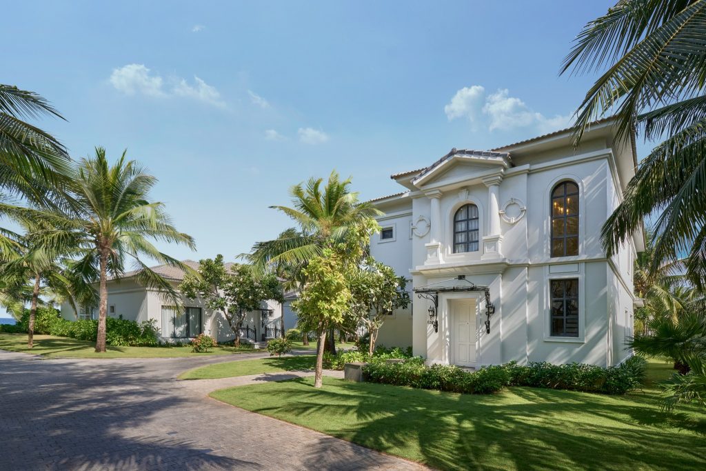 Villa xanh mát của resort Đà Nẵng gần biển