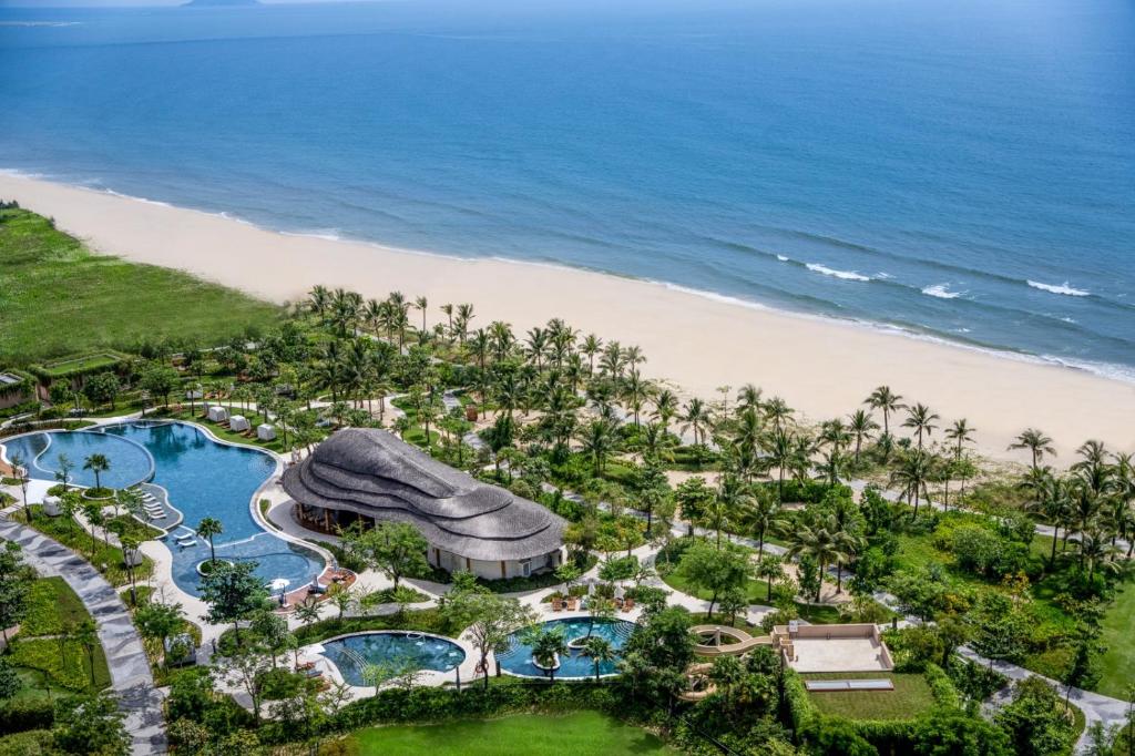 Resort Hội An New World Hoiana Beach view biển