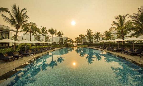 Resort Melia Đà Nẵng không gian hồ bơi