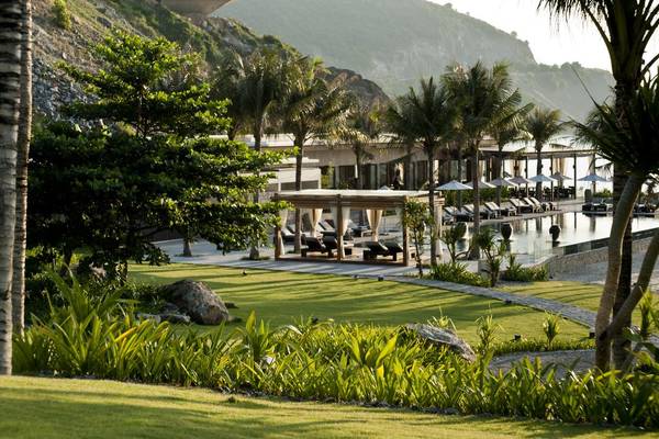 Khu nghỉ dưỡng Mia Nha Trang rực rỡ về đêm