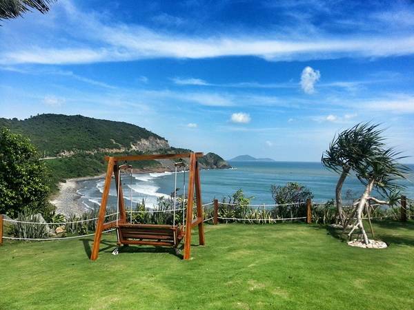 Nội thất bằng gỗ tự nhiên tại Mia Resort Nha Trang