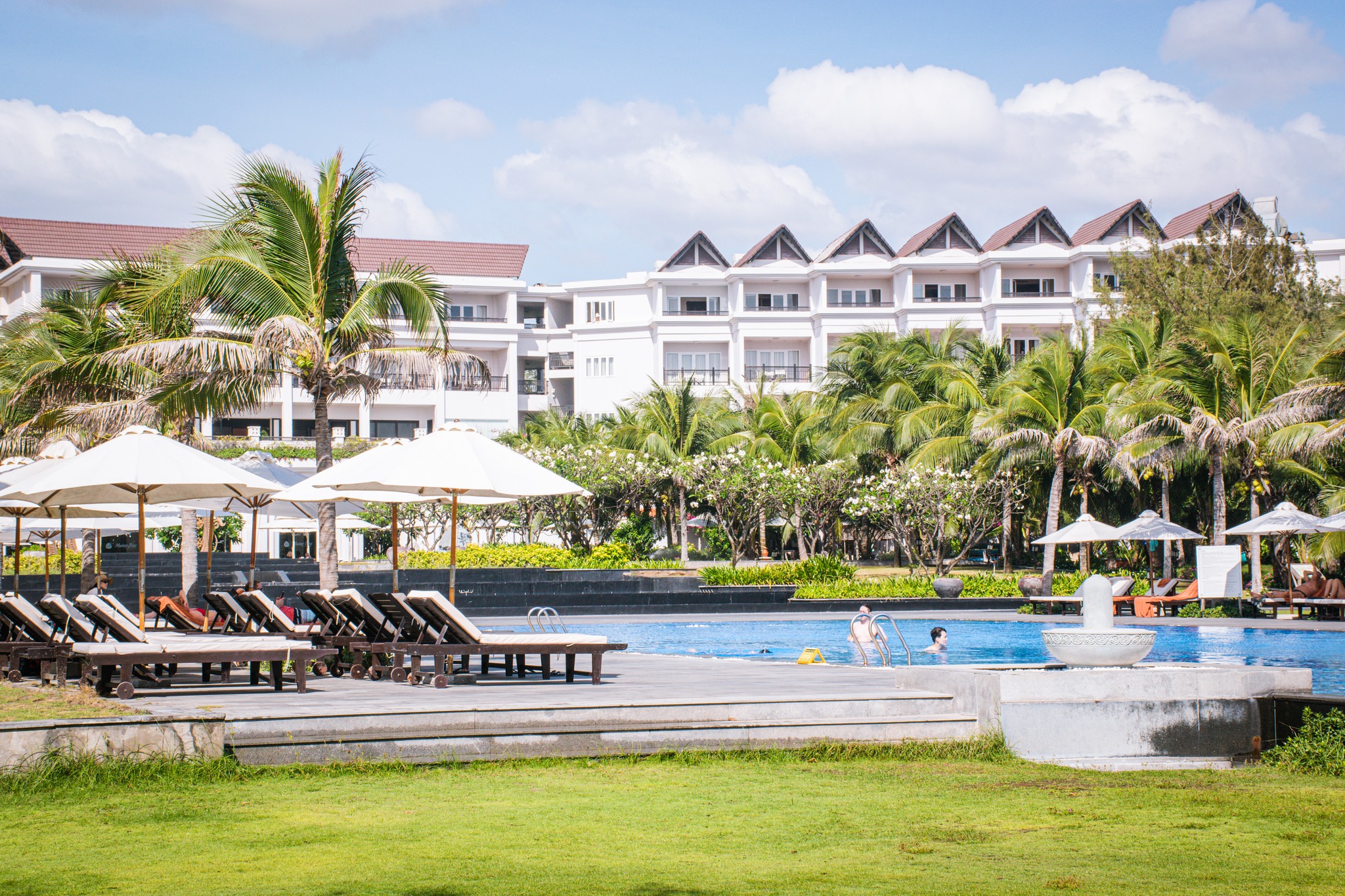 Hồ bơi ngoài trời tại resort Mũi Né Muine Bay