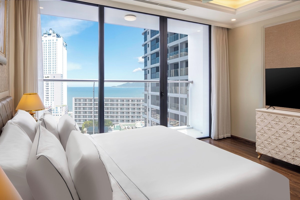 Phòng khách căn hộ rộng rãi tại Melia Vinpearl