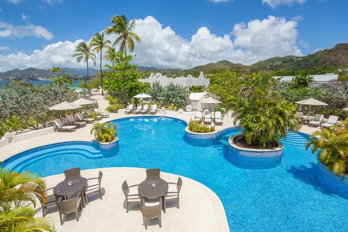 Spice Island Beach Grenada dùng pin mặt trời và dọn bãi biển thường xuyên