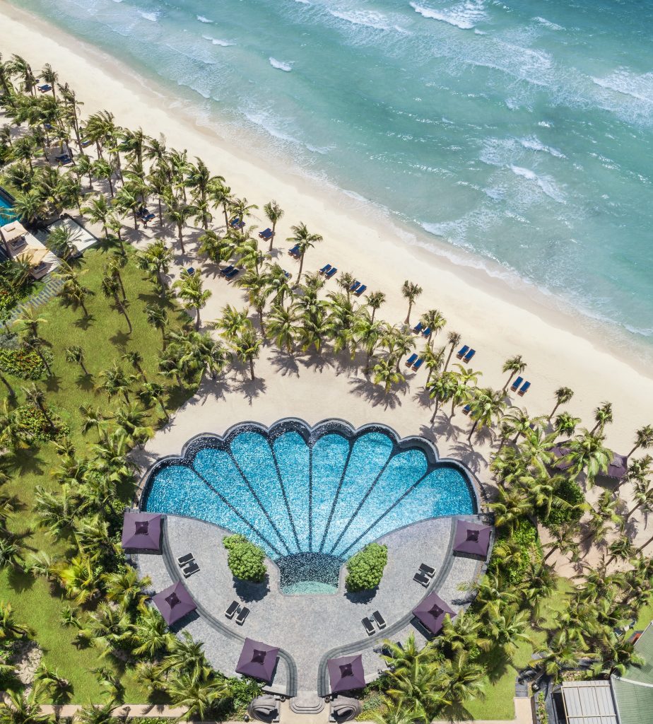 Hồ bơi vỏ sò và bãi biển riêng tại JW Marriott Phú Quốc