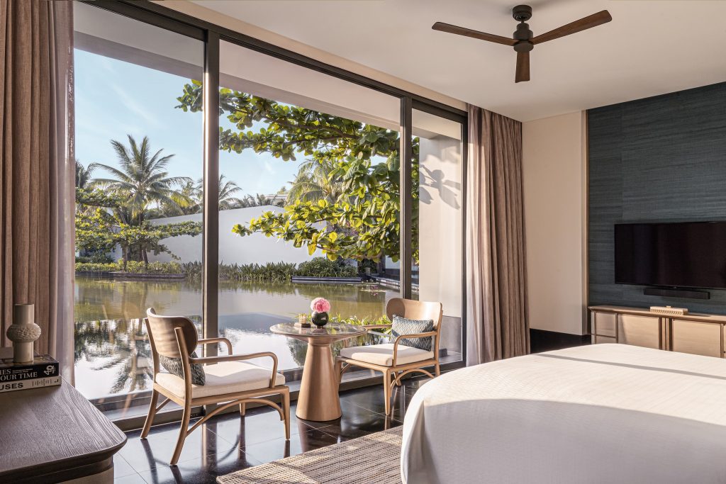 Biệt thự hướng hồ bơi và đầm nước tươi mát tại Regent Phú Quốc