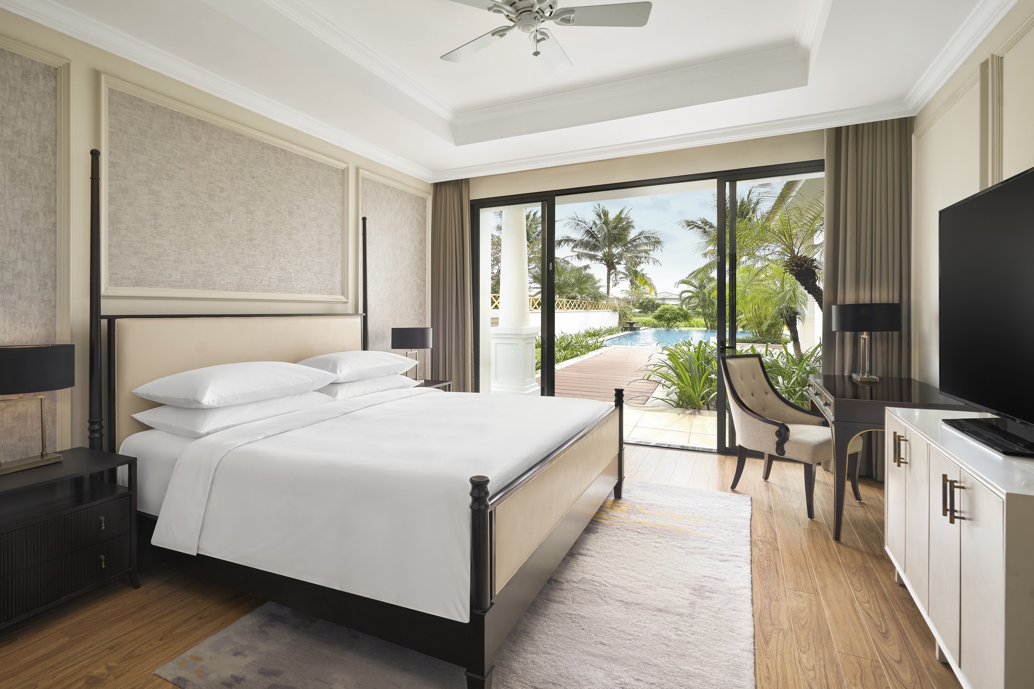 Phòng ngủ sang trọng resort ven biển cho tết 2025
