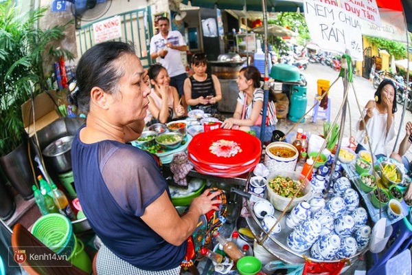Quán ốc Hà Nội bà Câm trên phố Tống Duy Tân Quán ốc Hà Nội bà Câm trên phố Tống Duy Tân
