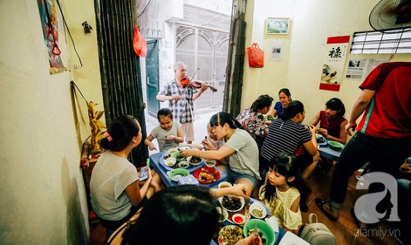 ret-cam-cam-chieu-ve-chi-em-nho-ru-nhau-qua-5-quan-oc-nong-ngon-co-tieng-o-ha-noi-ivivu-25