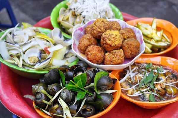 ret-cam-cam-chieu-ve-chi-em-nho-ru-nhau-qua-5-quan-oc-nong-ngon-co-tieng-o-ha-noi-ivivu-6