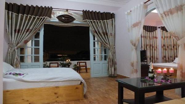 Phòng ấm áp với ban công tại khách sạn Đà Lạt view đẹp