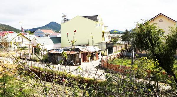 Không gian yên tĩnh xung quanh khách sạn.