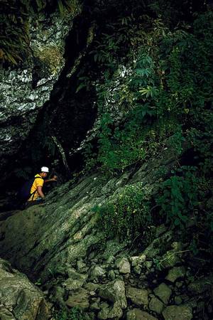 Hang số 10 trên đường đi thác Liêng Rơwoa