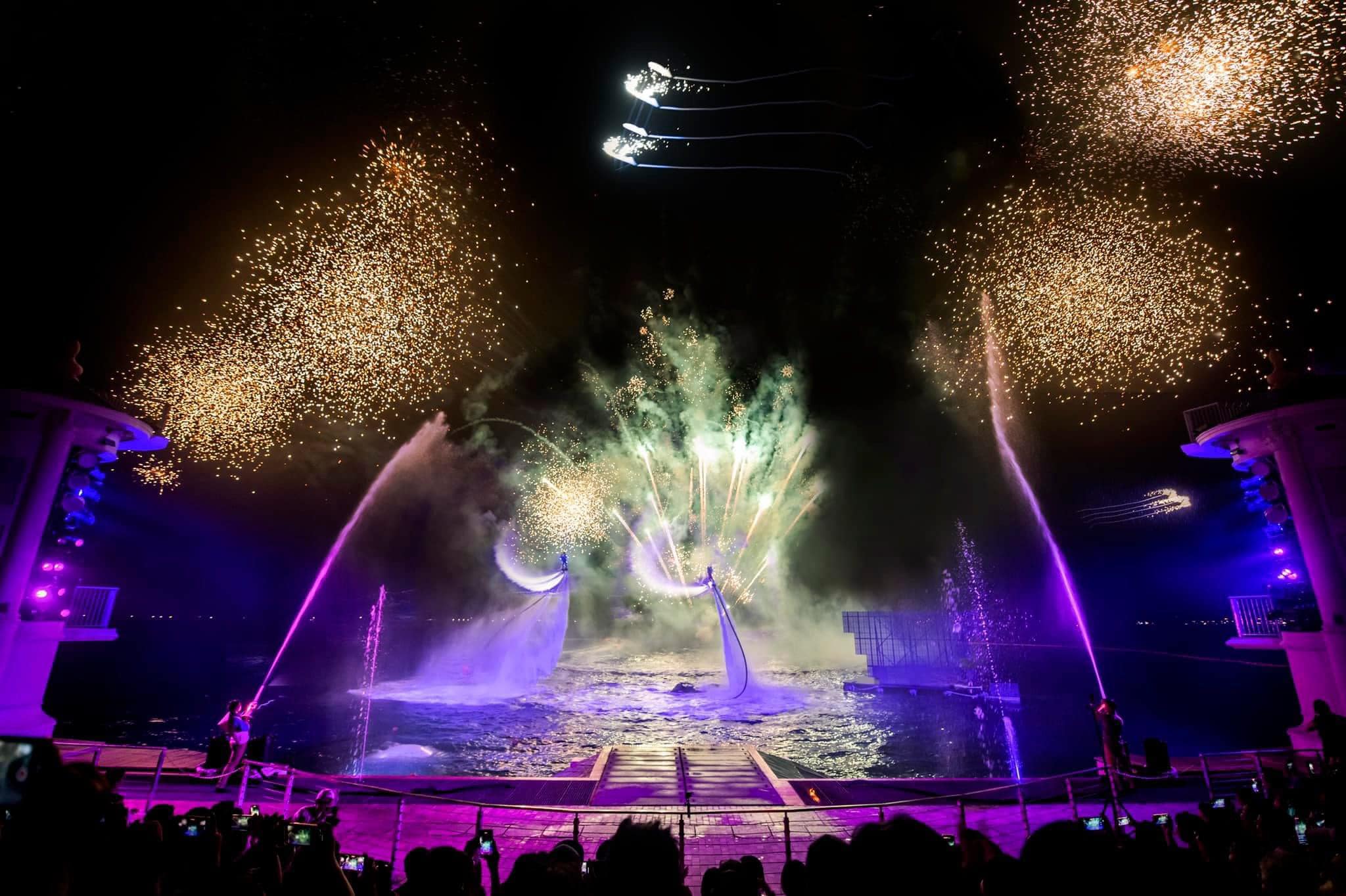 Pháo hoa rực rỡ tại Stunt Show Nha Trang