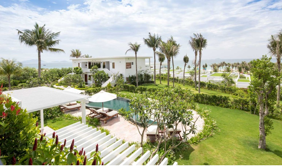 Bể bơi ngoài trời tại Cam Ranh Riviera Beach Resort & Spa