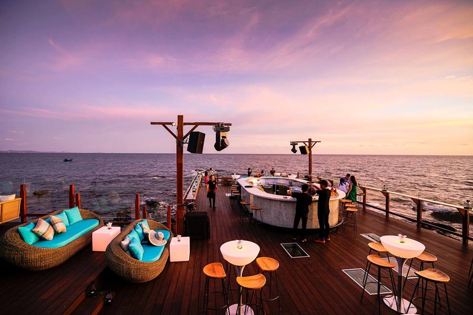 Rock-Island-Club-nam-nghi-ivivu-10