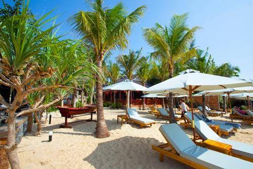 Bãi biển xanh biếc của Rocosy Resort Phú Quốc