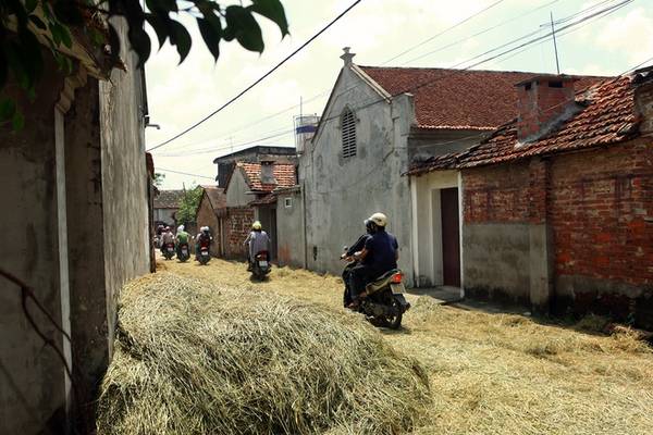 Kiến trúc đá ong độc đáo thu hút khách du lịch làng cổ Đường Lâm