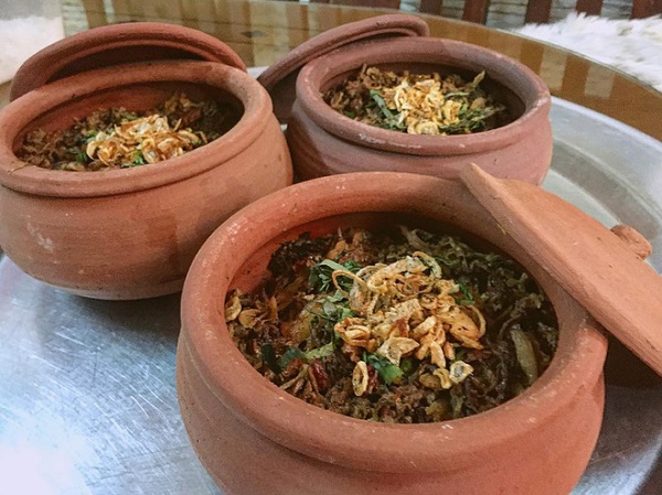 Rươi kho nồi đất ngon khó cưỡng