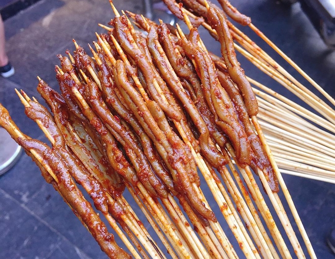 Ruột vịt nướng món ăn vặt đường phố Trung Quốc