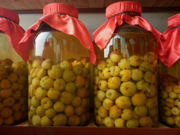 Rượu táo mèo đặc sản Sapa