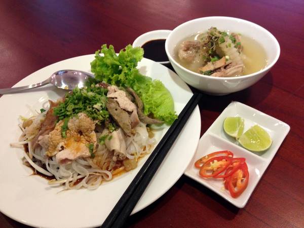Món hủ tiếu thơm ngon, nóng hổi.