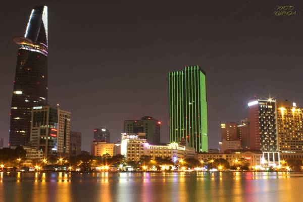 Từ công viên nhìn qua Q1.