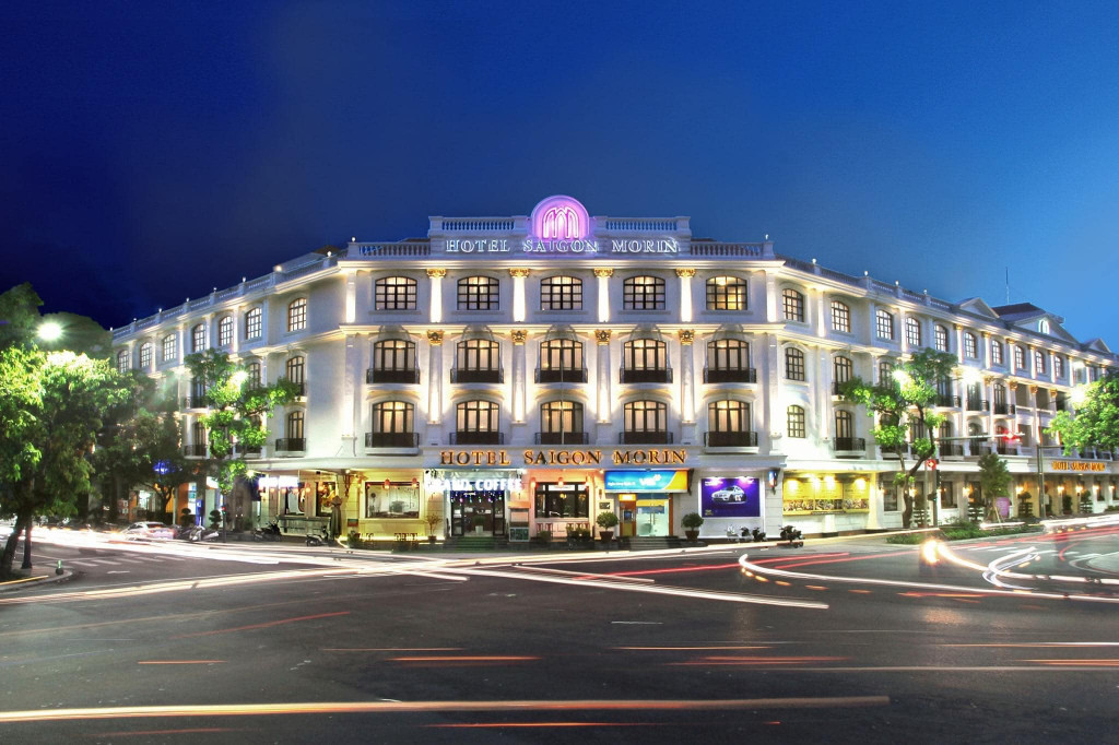 Mặt tiền cổ kính của khách sạn Saigon Morin