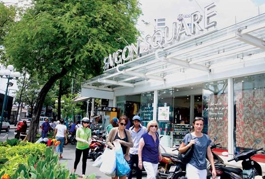 Saigon Square nằm trên đường Nam Kỳ Khổi Nghĩa là khu mua sắm nổi tiếng