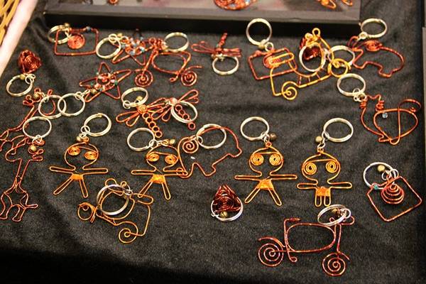 Móc khóa đủ hình dáng giá từ 10.000 đến 20.000 đồng