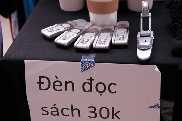 Đèn đọc sách giá rẻ phù hợp sinh viên