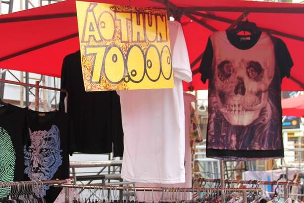 Áo thun in hình nghệ thuật lạ mắt giá 70.000 đồng