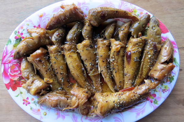 Đĩa cá bống kho tiêu An Khê