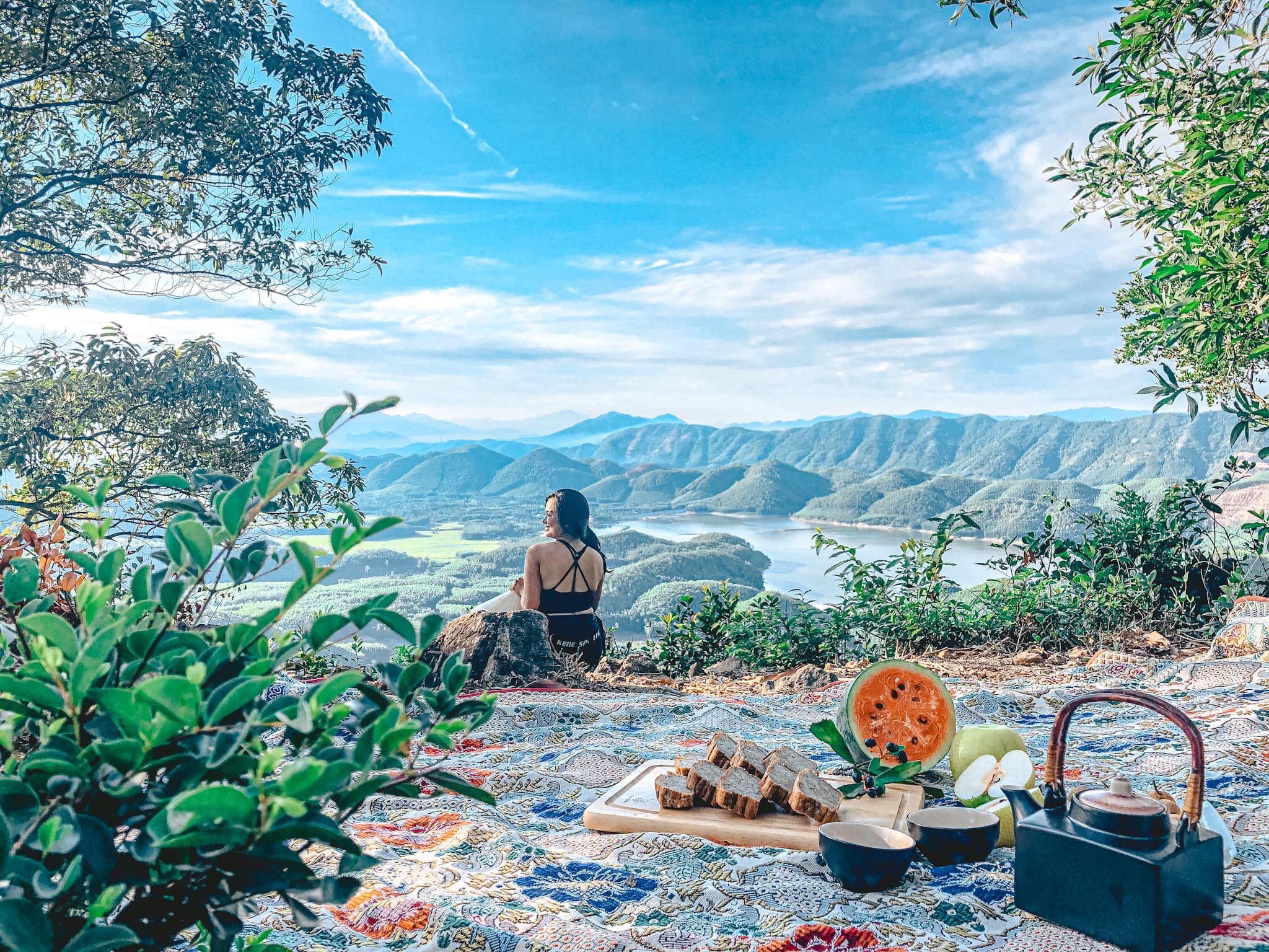 Vẻ đẹp lãng mạn khi trekking đỉnh Hòn Vượn