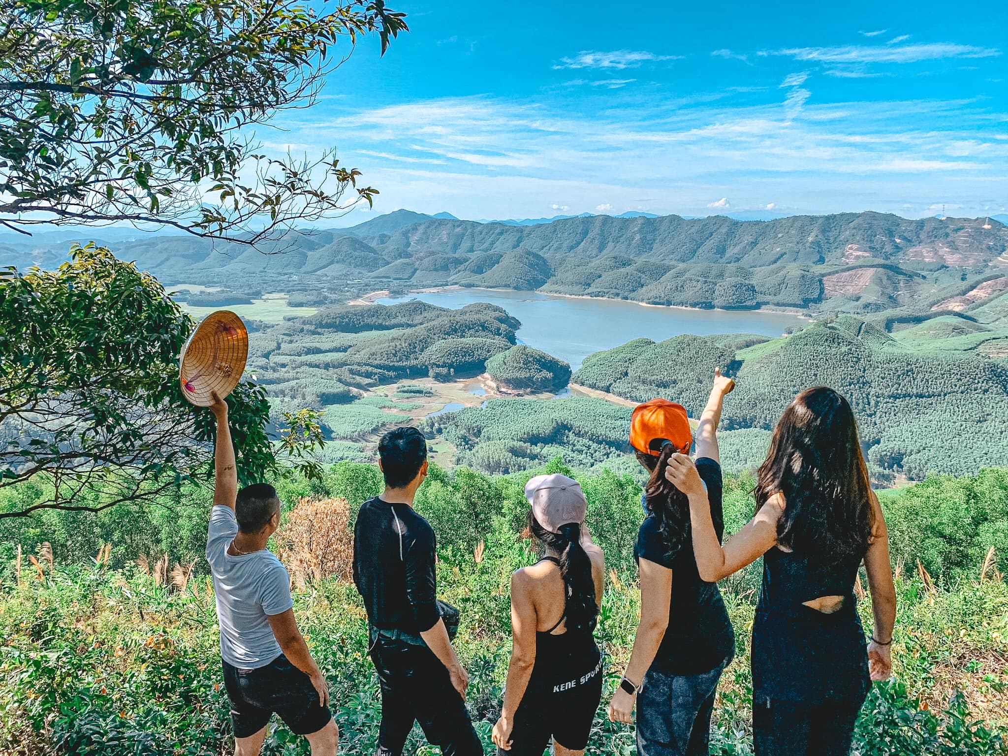 Khám phá thiên nhiên hoang sơ trên đỉnh Hòn Vượn