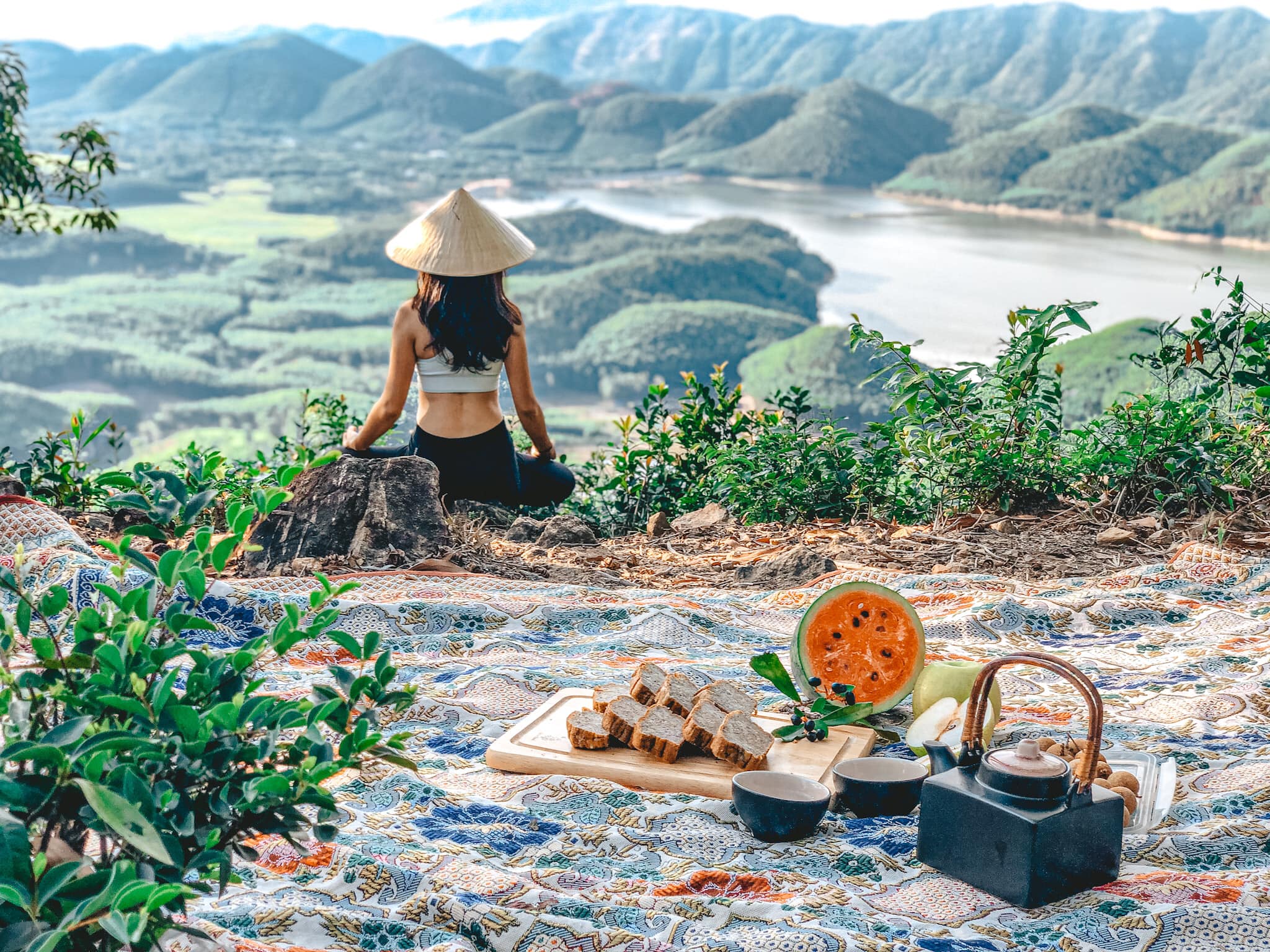 Săn mây trên đỉnh Hòn Vượn giữa Huế mộng mơ
