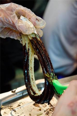 Bánh churros món ngon Sài Gòn phủ sô-cô-la