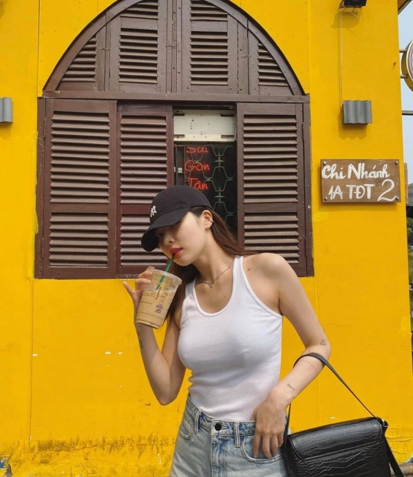 HyunAh check-in cà phê Sài Gòn xưa