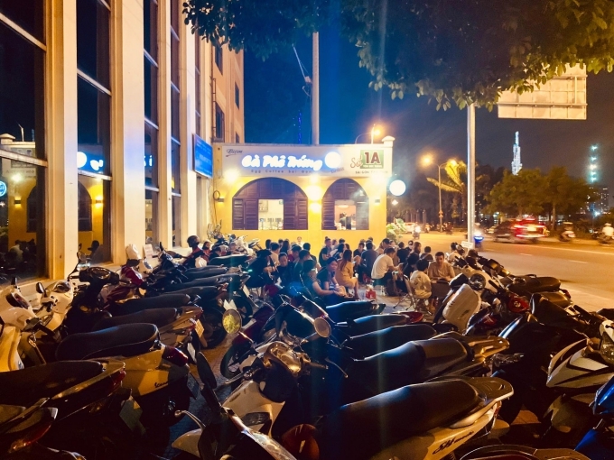 Cà phê Sài Gòn xưa về đêm