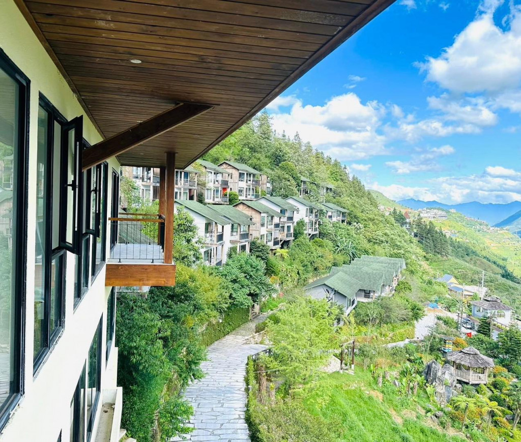 Sapa-Cat-Cat-Hills-ivivu-1